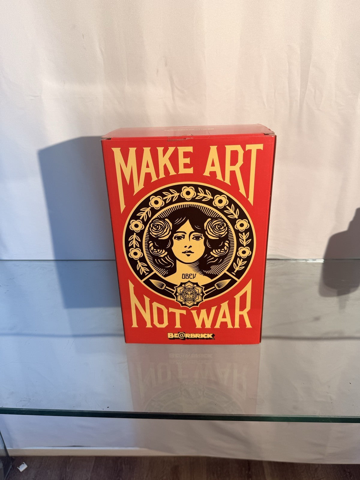 BE@RBRICK Shepard Fairey Make Art Not War 400% + 100% Set Red OBEY Medicom NIB